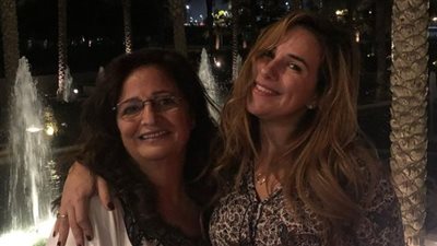  شيري عادل تفاجئ جمهورها بظهور نادر لوالدتها.. وتعلق: فخورة إني بنتك