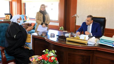 ضمن فعاليات اللقاء الجماهيري.. محافظ سوهاج ونائبه والسكرتير المساعد يستمعون إلى مطالب 125 مواطنا 