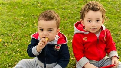 ربتهم كالتوأم.. طبيبة تكتشف حملها خلال إجراءات التبني بعد 4 سنوات دون إنجاب | فيديوجراف 