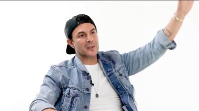 كنت أبيع الحلوى بالشارع.. باسل خياط يكشف معاناته في طفولته