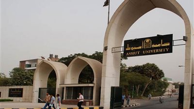 جامعة أسيوط تشهد انطلاق اليوم العلمي الرابع للمشيمة الملتصقة