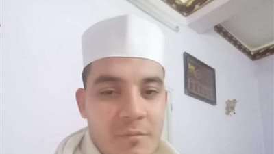 شاب سوهاجي.. صوت ملائكي يتغنّى بالقرآن منعته ظروفه المادية أن يُكمل تعليمه الجامعي