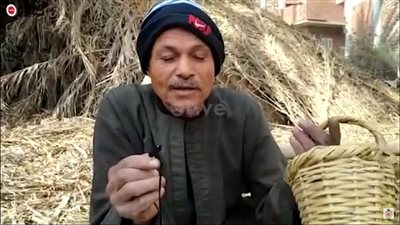 مسن يعمل في صناعة الأقفاص بالمنوفية: يدوب بتكفي مصاريفنا.. والبلاستيك بوظ شغلنا | فيديو