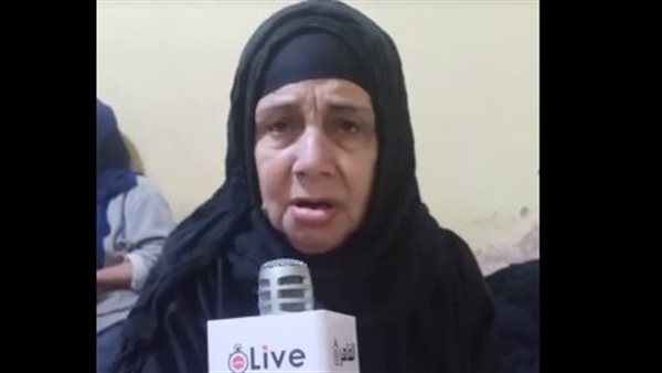 سيدة تستغيث من ابنها