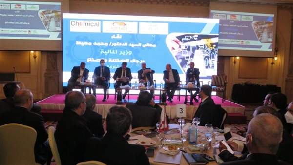 وزير المالية في لقاء