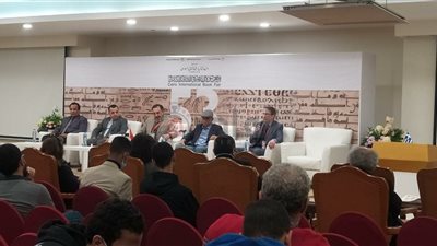 رغم انسحابه.. بدء ندوة الفنان محيي إسماعيل في معرض القاهرة الدولي