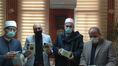 الأوقاف: توزيع أكثر من 12 ألف كتاب من سلسلة رؤية على الجامعات| صور