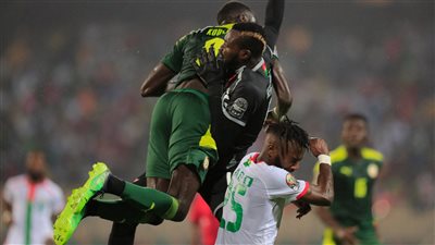 التعادل السلبي يسيطر على الشوط الأول من مباراة بوركينا فاسو والسنغال في كان