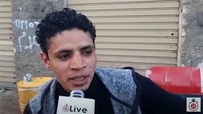 شاب بدرجة فنان يبدع في إعادة تدوير البراميل والعجلات المستعملة بالمنيا: بصنع منها كراسي وأنتريهات | فيديو