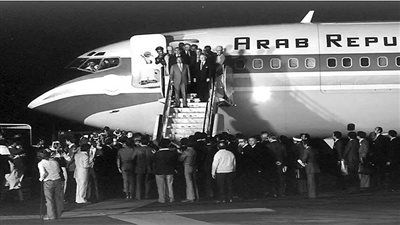 بعد استخدام وزير الدفاع الإسرائيلي لها في رحلته إلى البحرين.. كيف وصلت طائرة السادات لسلاح الجو الإسرائيلي؟