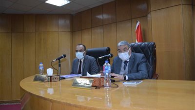 محافظ المنيا يتابع نسب ومعدلات تنفيذ مشروعات حياة كريمة