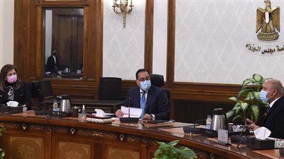 رئيس الوزراء يشدد على وضع خريطة طريق لتنفيذ استراتيجية صناعة السيارات في مصر