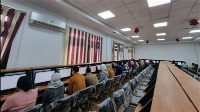 انطلاق الاختبارات الإلكترونية بـ صيدلة دمنهور| صور 