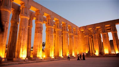 مديرة بعثة الوكالة الأمريكية للتنمية تزور مواقع التراث داخل صعيد مصر 