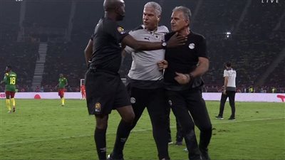 مباراة مصر والكاميرون.. بكاري جاساما يطرد كيروش | صورة