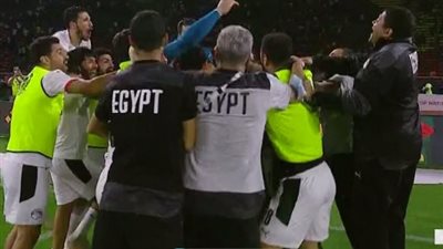 ملخص مباراة مصر والكاميرون.. طرد كيروش وانفراد صلاح وتصديات جبل وتأهل تاريخي