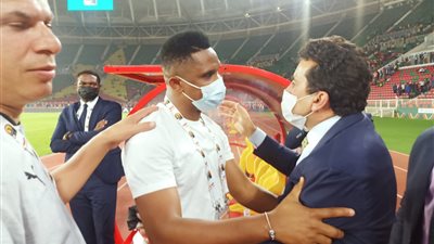 إيتو يهنئ جهاز الفراعنة.. وأشرف صبحي يحتفل مع اللاعبين بالتأهل لنهائي كأس أمم إفريقيا | صور