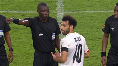 أمام الفراعنة تسقط أنت وتاريخك.. لقطات مثيرة وجدلية من مباراة مصر والكاميرون