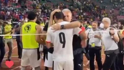 بعد أزمة التبديل.. كواليس جلسة كيروش وشريف.. ودور محمد صلاح | خاص