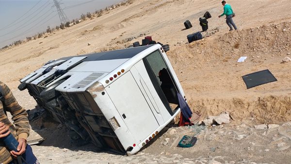 الأتوبيس عقب انقلابه