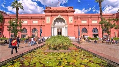 المتحف المصري بالتحرير يعلن عرض تمثال مزدوج للكاهن ني ماعت سد