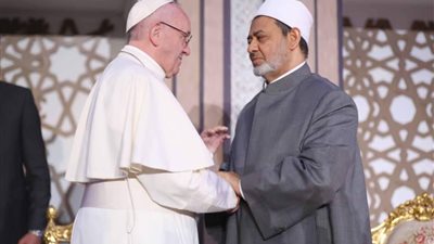 الإمام الأكبر يدعو قادة الشعوب وحكمائها لإنقاذ البشرية من الأزمات وتخفيف شرورها