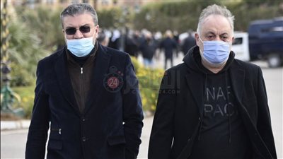 أشرف زكي وعمرو الليثي يشيعان جثمان عايدة عبد العزيز | صور