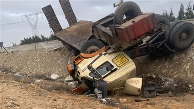 إصابة شخصين في انقلاب سيارة نقل على الطريق الإقليمي بالمنوفية