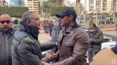 ياسر جلال يُشيع جثمان الكاتب جلال الشرقاوي بمسجد مصطفى محمود بالمهندسين | فيديو