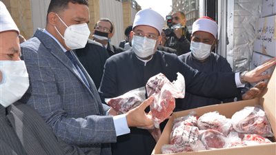وزير الأوقاف يشهد تسليم 3 أطنان من لحوم صكوك الإطعام بالدقهلية │ صور