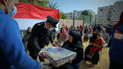 في إطار مبادرة كلنا واحد.. الداخلية توزع مساعدات عينية وتنظيم زيارات للمرضى بالمستشفيات| فيديو