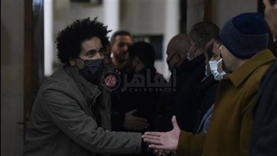 وصول هاني رمزي وأحمد زاهر ومصطفى شوقي عزاء والدة الفنان محمد جمعة| صور 