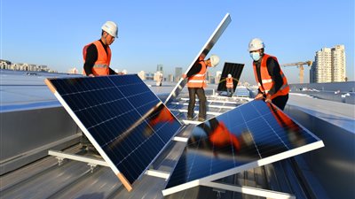 الصين: تمديد أمريكا للتعريفات الجمركية على منتجات الطاقة الشمسية يعيق التحول للطاقة النظيفة 