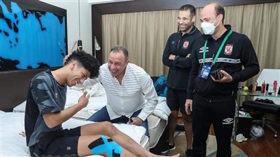الخطيب يطمئن على عمار حمدي ويدعم لاعبي الأهلي قبل مواجهة مونتيري