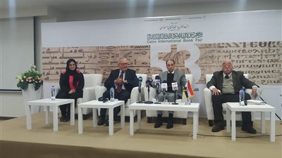 بدء مناقشة كتاب سنوات الخماسين لـ ياسر رزق في معرض الكتاب