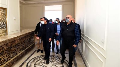 رئيس الوزراء يختتم جولته في مدينة العلمين الجديدة بتفقد الحي اللاتيني 