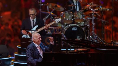 عمر خيرت يسحر جمهور إكسبو دبي في حفله الثاني بساحة الوصل | صور