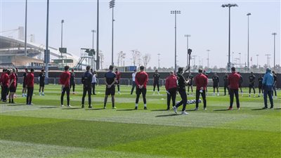 بعثة الأهلي في الإمارات تقف دقيقة حدادًا على روح الطفل ريان قبل بداية المران