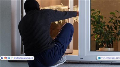 ارتكبوا 5 حوادث.. ضبط تشكيل عصابي تخصص في سرقة المنازل بالشرابية