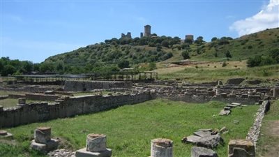 تعود للقرن السادس قبل الميلاد.. العثور على معبد وأجزاء أسلحة في مستعمرة يونانية قديمة بـ إيطاليا