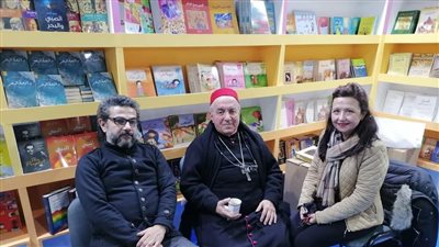 مطران الكنيسة المارونية بمصر يزور معرض القاهرة الدولي للكتاب