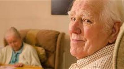 خبراء يبشرون: دراسة لغة ثانية بشكل مستمر تقلل خطر الإصابة بمرض الزهايمر