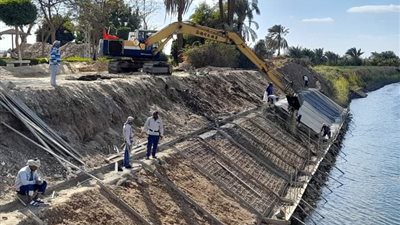 استمرار أعمال تبطين الترع بمركز الطود في الأقصر | صور