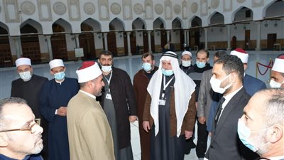 جولة ميدانية للأئمة الفلسطينيين بمسجدي الجامع الأزهر والحسين في القاهرة | صور