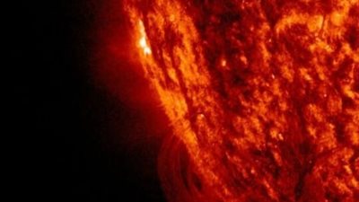 شواظ ناري ضخم يحدث على طرف الشمس الجنوبي