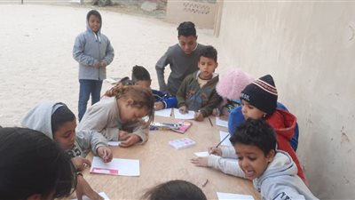 المسرح المتنقل يجول قرية حسن فتحى بالأقصر