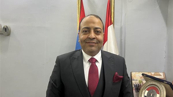 الدكتور عمر عبد العزيز