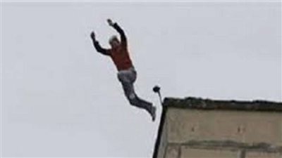 قفز من الدور السابع.. انتحار مسن بسبب خسارة أمواله في دار السلام