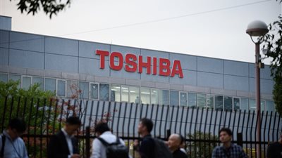 توشيبا تعلن الانقسام إلى شركتين بسبب تراجع القيمة السوقية