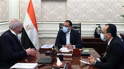 مدبولي: الدولة حريصة على جذب الاستثمارات إلى المنطقة الاقتصادية لقناة السويس